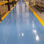 Rota de circulação em epóxi azul com faixas amarelas