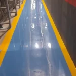 Faixa de circulação em epóxi azul com bordas amarelas