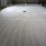 Concreto preparado em galpão antes do uretano
