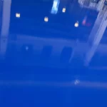 Piso em poliuretano azul liso e brilhante