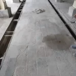 Piso danificado com canaleta antes do revestimento em uretano
