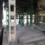 Área industrial com estruturas e piso em preparação