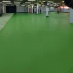 Área industrial com piso em uretano verde