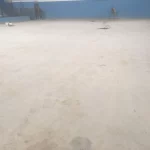 Piso de quadra lixado antes do revestimento