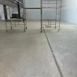 Concreto com fissuras antes do revestimento em poliuretano