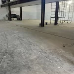 Concreto com fissuras em área com pilares antes do revestimento